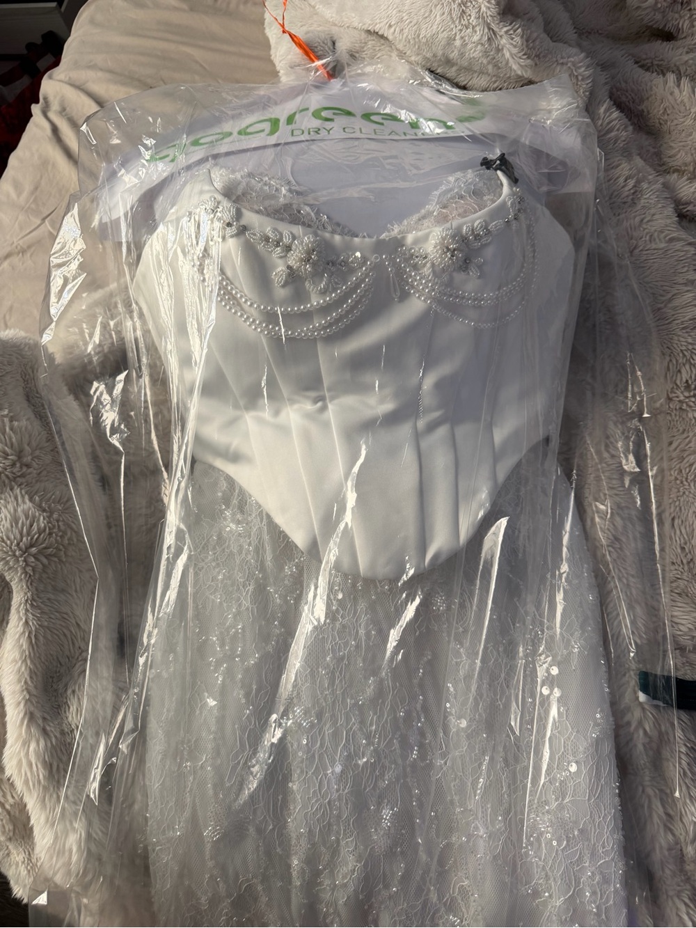 Elegant Strapless Lace Evening Dress in Ivory - Picture 5 of 12